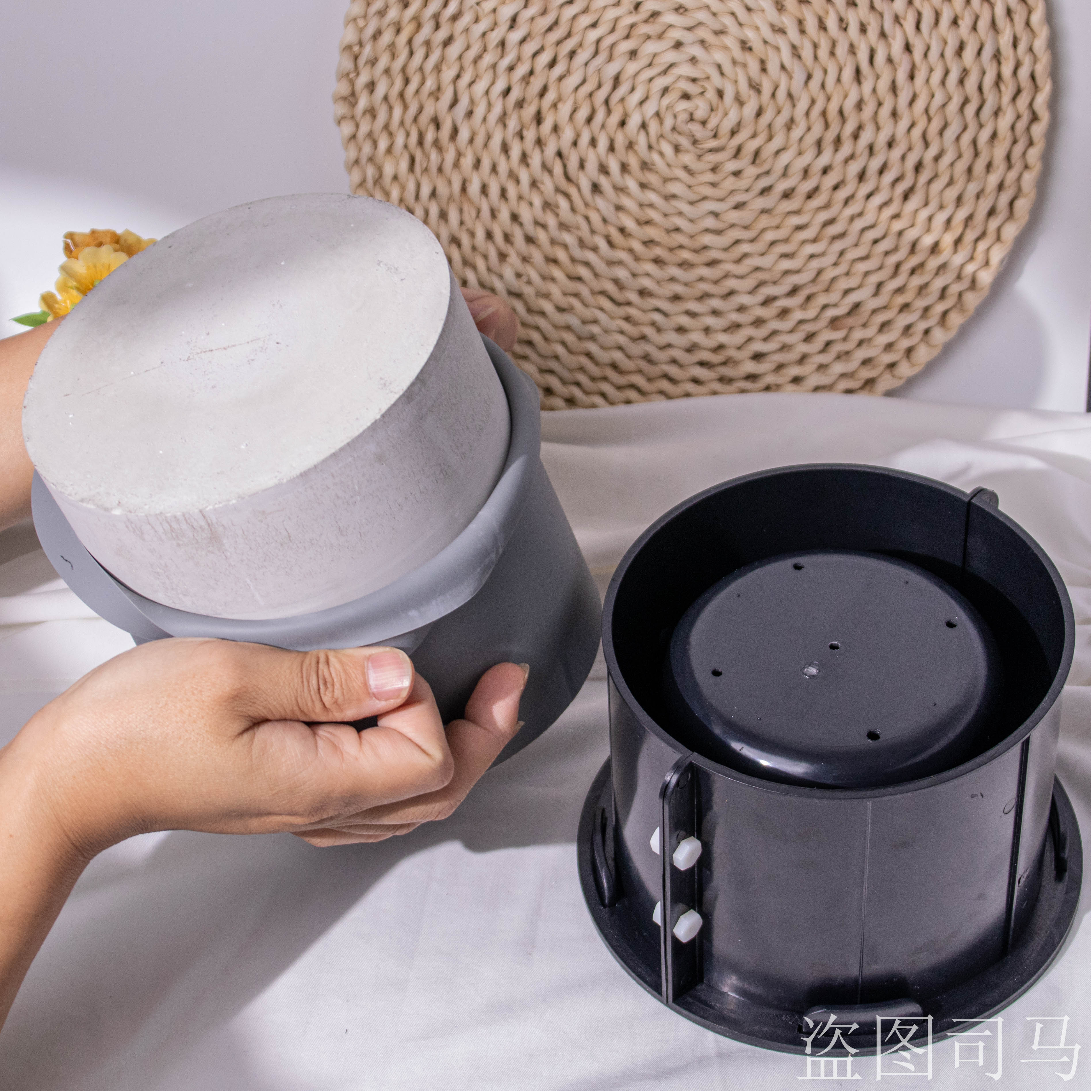 Large Round Flower Pot Cement  - Potsticker Mold recensione e prezzo