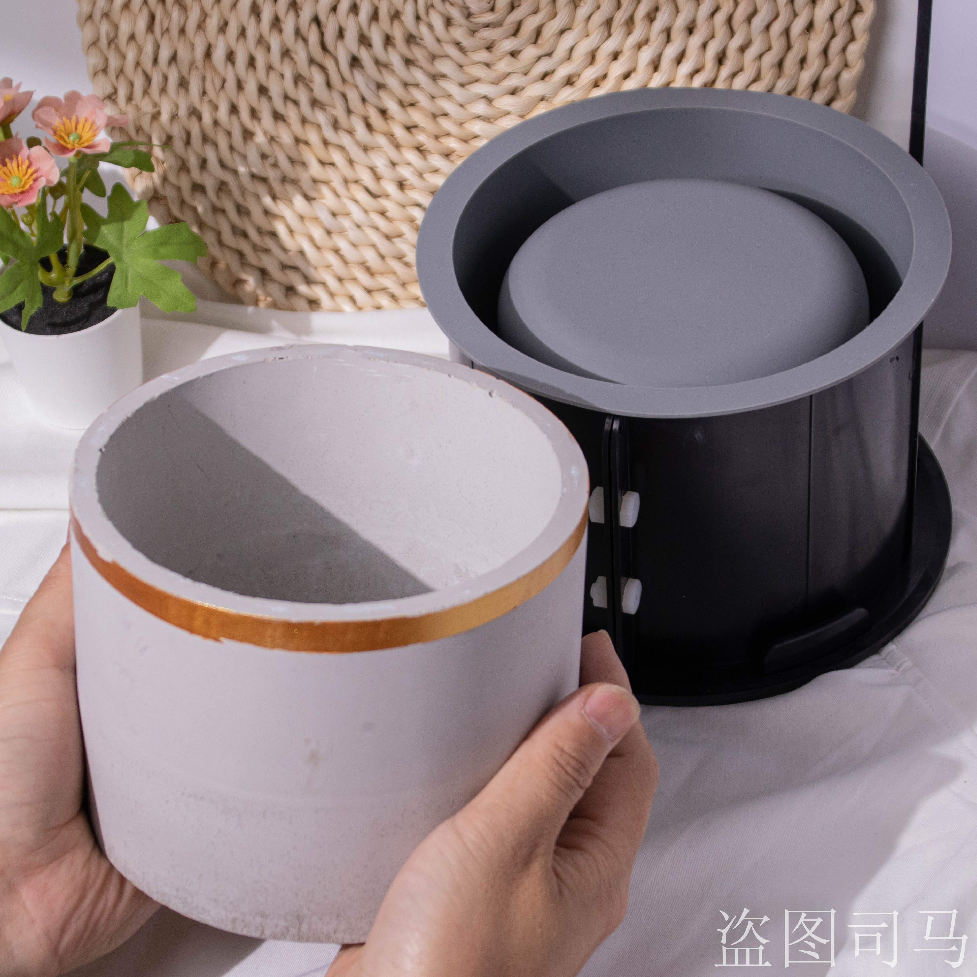 Large Round Flower Pot Cement  - Potsticker Mold recensione e prezzo